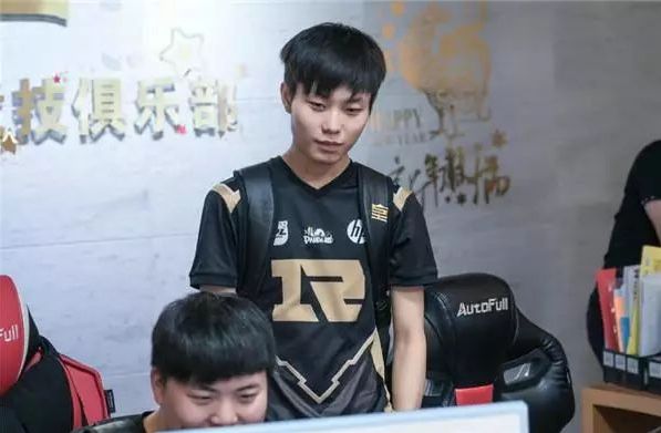 轮换和年轻 轮换和年轻