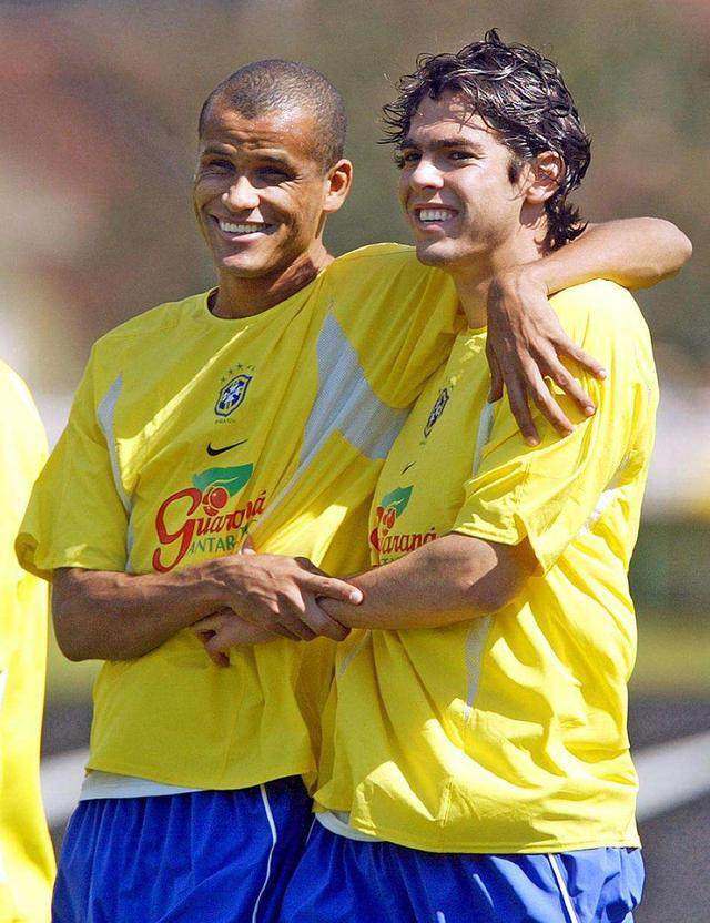 与几位举着 与几位举着